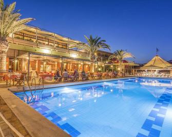 Golden Sand Hotel - Karfas - Bazén