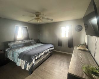 Charming 4-bedroom farmhouse in Burlington with AC - Burlington - Ložnice