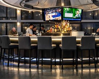 Wingate by Wyndham Kansas City - Kansas City - Bar