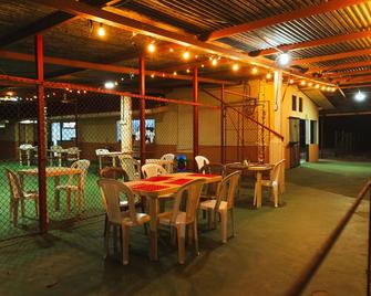 El Cocobolo Food&Rest Room 3 B&B Wifi A/C Pkg - Canas Dulces - Restaurante