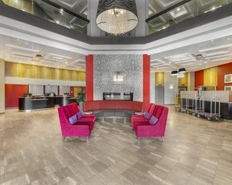 Best Western Plus Waterfront Hotel - ווינדזור - לובי