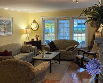 Last Minute Special In Crystal Beach!!! Bay Beach Hideaway No. Str 2020-0102 - Fort Erie - Living room