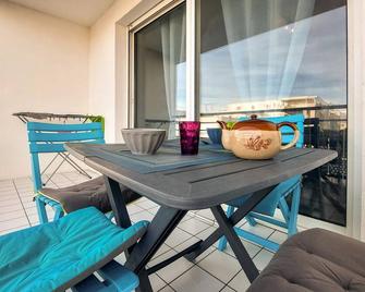 Awesome Apartment In Royan With Kitchen - Royan - Balcony