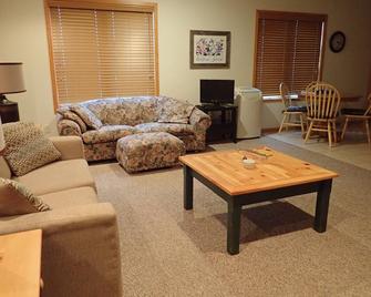 Spacious 2 Bedroom Apartment above Vacation Home - Almont - Living room