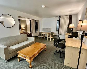 Fairbridge Inn & Suites Moscow - Pullman - Moscow - Wohnzimmer