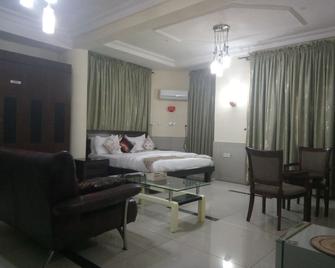 Crocodile Hotels And Restaurant Limited - Kaduna - Bedroom