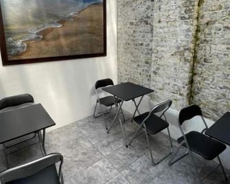 Hostel Alma & Cafe Express - Dover