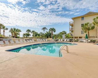 Ocean Views and Pool Access Hilton Head Getaway - Hilton Head Island - Pool
