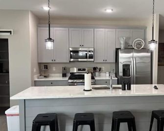 3bed 2 bath with King master Sycamore - Sycamore - Kuchyň
