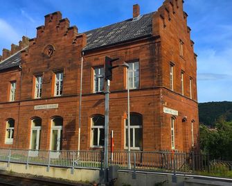 Huge apartment for large families, friends and pets! - Werbach - Gebouw