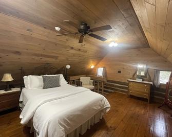 Sunset Cottage at The Adams Family Farm - Landrum - Bedroom