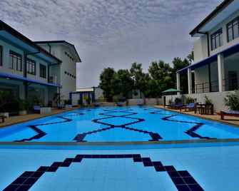 The Blue Wave Hotel - Arugam - Pool