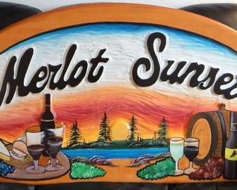 Merlot Sunset-Simple Room For Solo Traveller Or For 2 Adults, Passing Thru - Newboro - Piscina