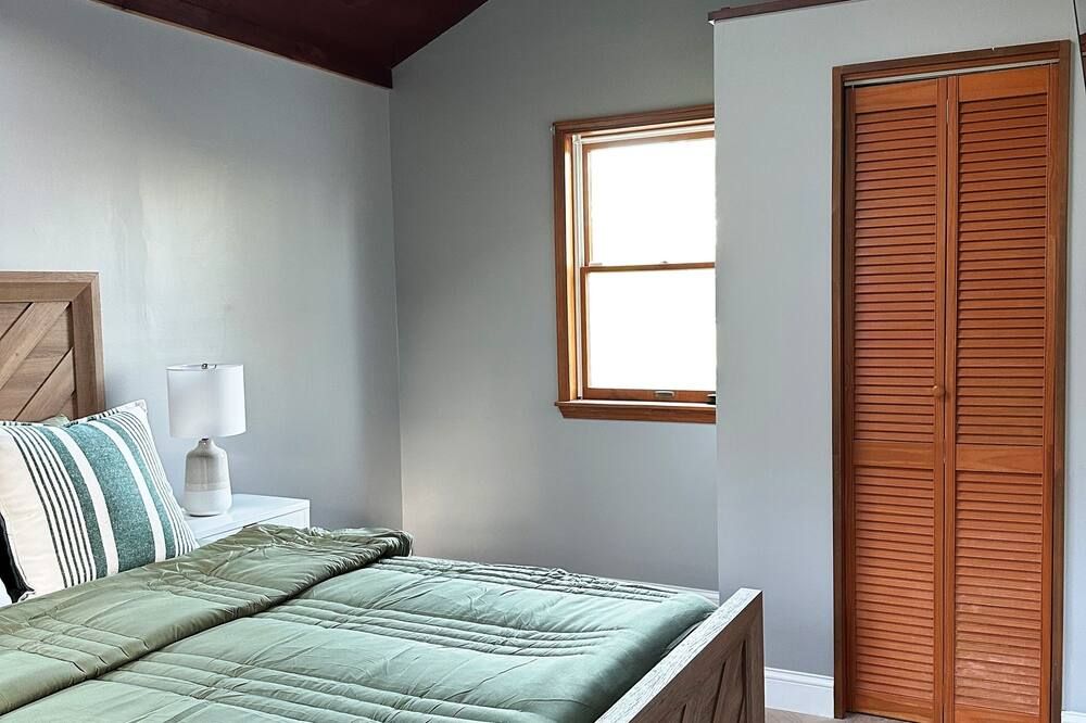 3-bedroom house in marvelous Goshen. Luxury cabin vibes for your getaway. - غاسان (نيويورك) - غرفة نوم