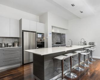 Studios on King - Newcastle - Kitchen