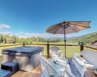 Phobos Cabin - Mars Hill - Balcony