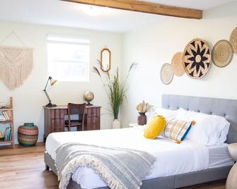 Lovely Strip District loft with free parking - Pittsburgh - Camera da letto