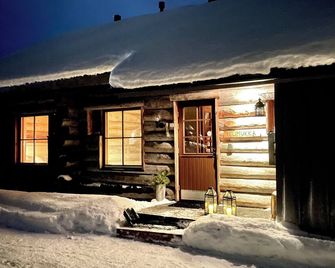 Nilimukka log cabin near Levi center - Levi - Building
