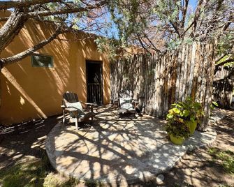 Old Taos Guesthouse B&B - Taos - Patio