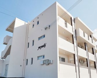 Condominium Yuyuki - Yomitan - Building