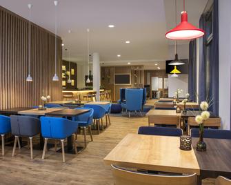 Holiday Inn Express Baden - Baden By IHG - بادين-بادين - غرفة طعام