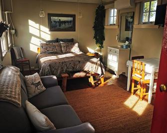 Little Red School House - Oamaru - Bedroom