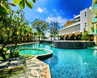 Phuket Graceland Resort & Spa (SHA Plus+) - Patong - Zwembad
