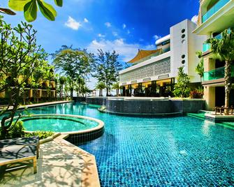 Phuket Graceland Resort & Spa (SHA Plus+) - פאטונג - בריכה