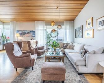 Modern and Spacious house in Langagerði - Birta Rentals - Reykjavik - Living room