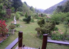Log guest house with wide lawn garden - Shimanto - Outdoor view