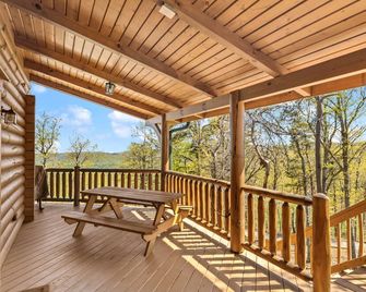Morganton Mountain Retreat w/ Hot Tub - Morganton - Balcony