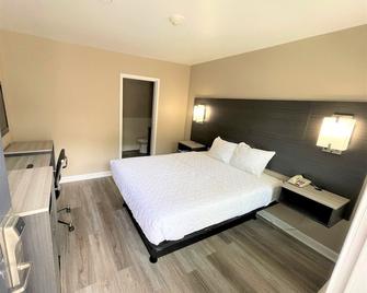 Shangri La Motel - Seekonk - Bedroom
