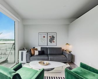 The Astra Suite | Walk to Stadiums! - Seattle - Living room