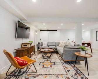 Cozy Garden Suite by Sloan's Lake and Tennyson! - Wheat Ridge - Sala de estar