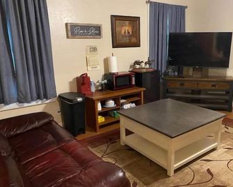 The Bunkhouse- 2 bedroom guest suite - Greenville - Obývací pokoj