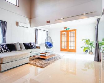 Itoman Sea Pension Odo Mim - Itoman - Вітальня