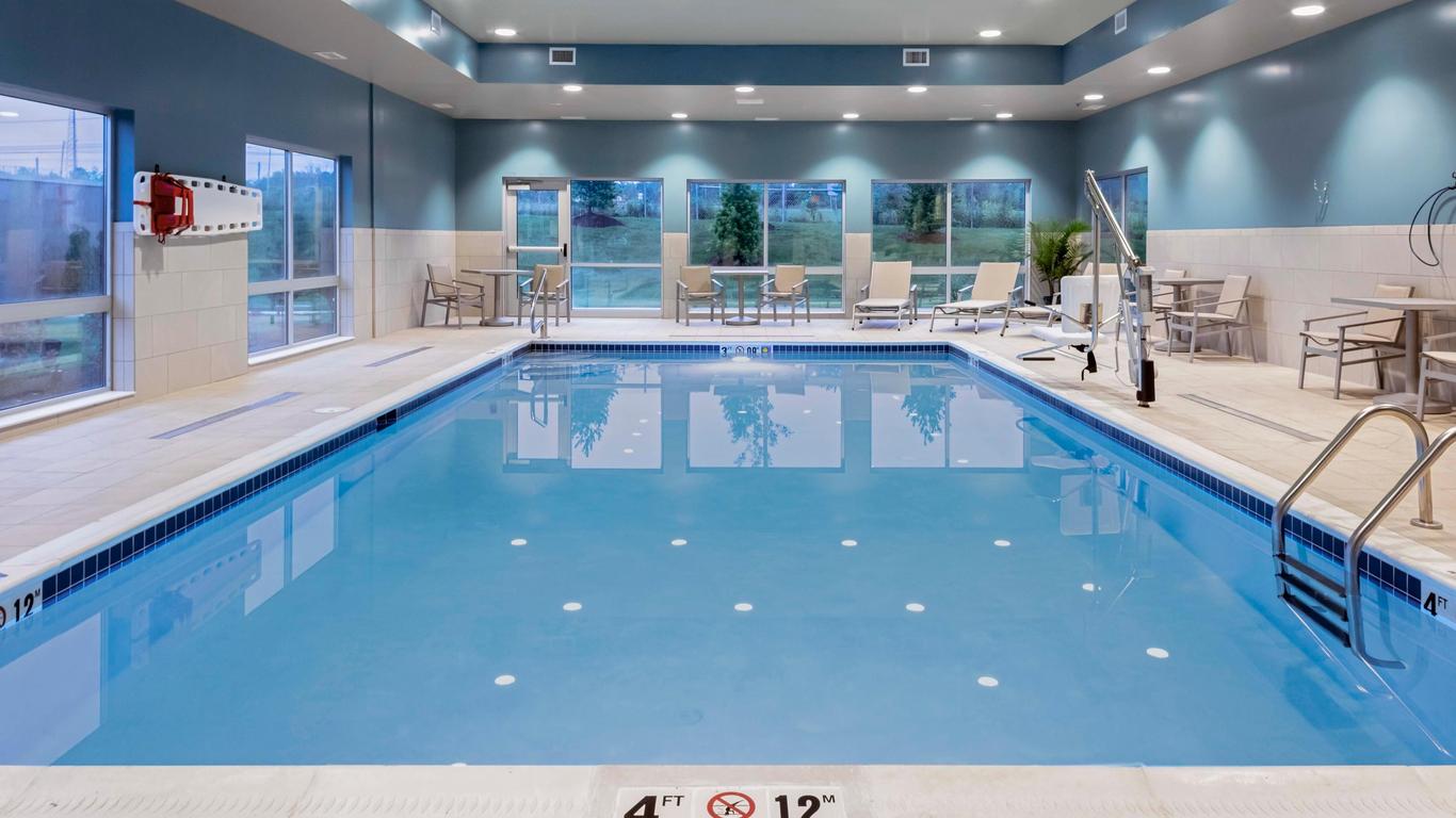 Holiday Inn Express & Suites Madison