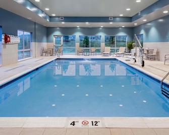 Holiday Inn Express & Suites Madison - Madison - Pool