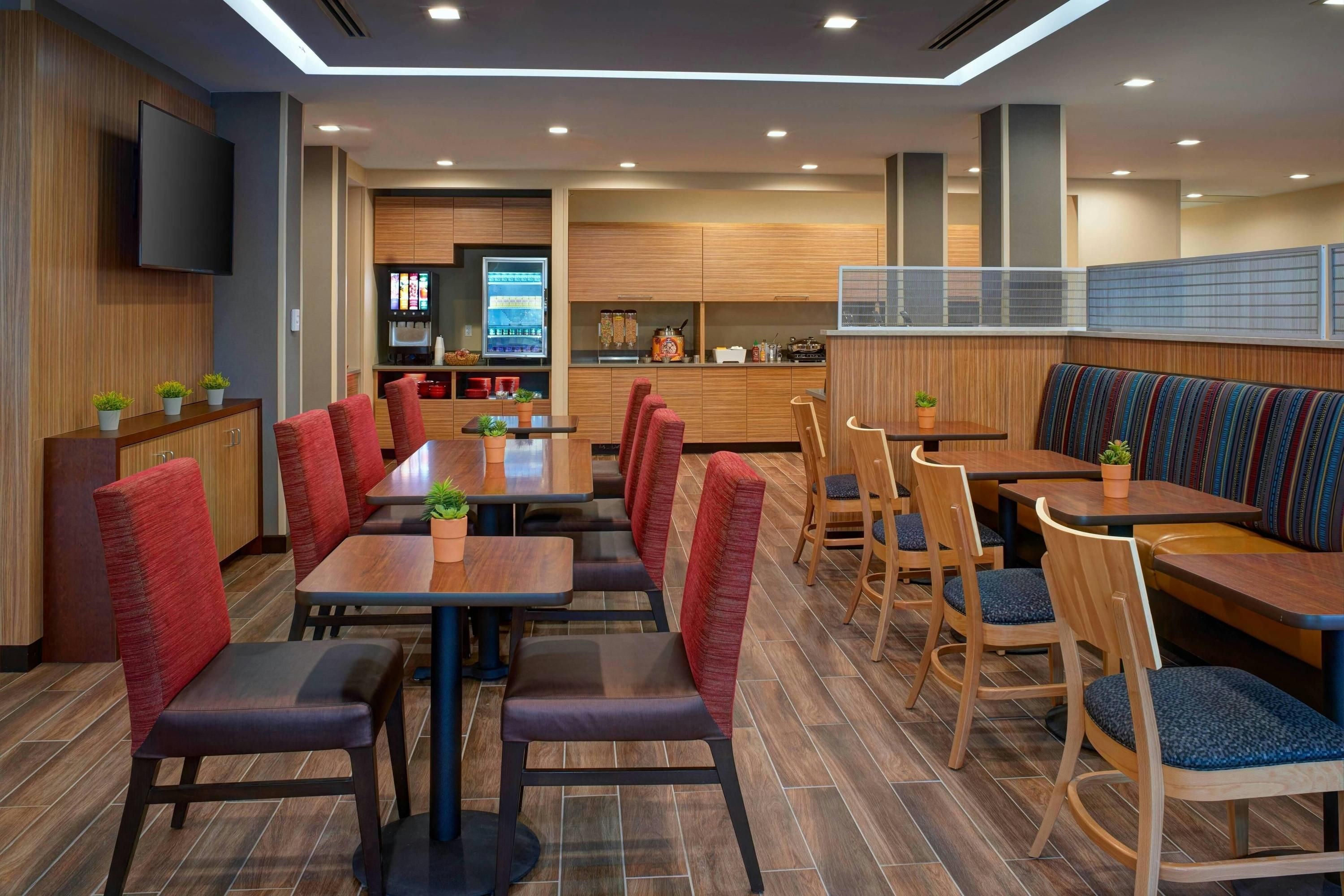 TownePlace Suites by Marriott Grand Rapids Airport thumbnail 2