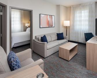 Candlewood Suites Miami - Doral By IHG - Doral - Living room