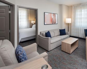 Candlewood Suites Miami - Doral By IHG - Doral - Wohnzimmer