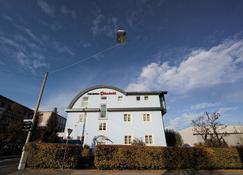 Pension Elisabeth - Rooms & Apartments - Salzburg - Building
