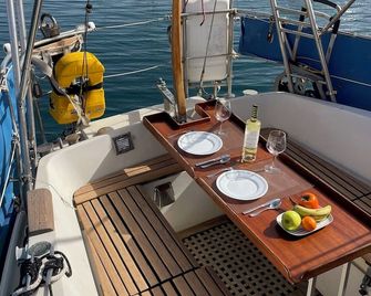 Boat 'El Velero' with Sea View and Private Terrace - Puerto Calero