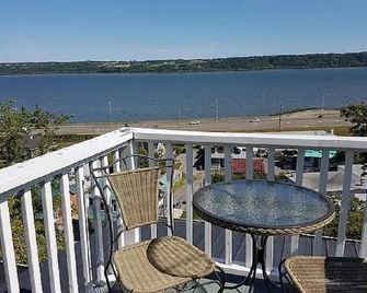 Auberge le Petit Séjour - Château-Richer - מרפסת