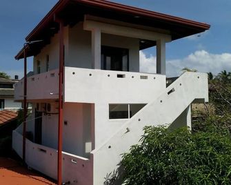 Hikkaduwa Family Inn - Hikkaduwa - Building