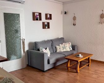 Apartamento céntrico a segunda línea de playa - Vandellos - Living room