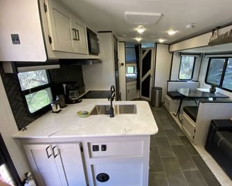 Crook Mountain View rental - Whitewood - Cocina