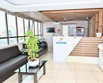 Hotel Devi Fortune - Guntur - Guntūr - Front desk