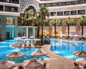 Leodikya Kirman Premium - אוקורצ'אלאר - בריכה