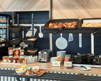 B&b Hotel Cergy Saint-Christophe Gare - Cergy - Buffet
